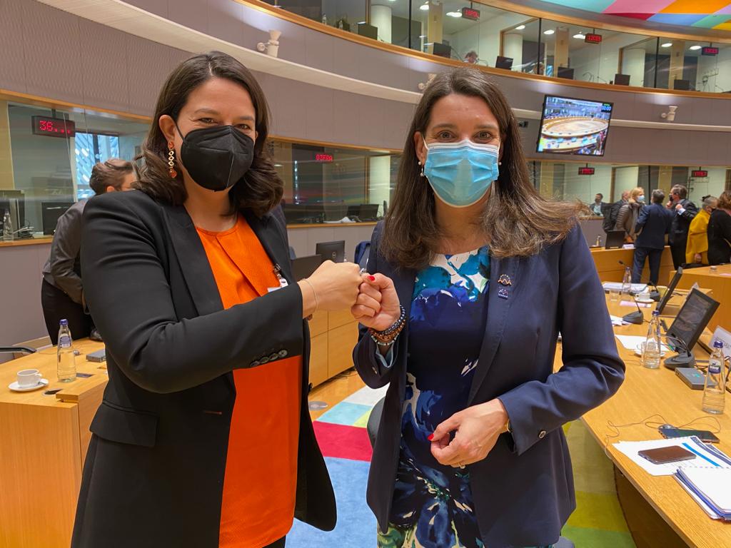 322cc48f f3f9 4122 81db 461f6bfc497f