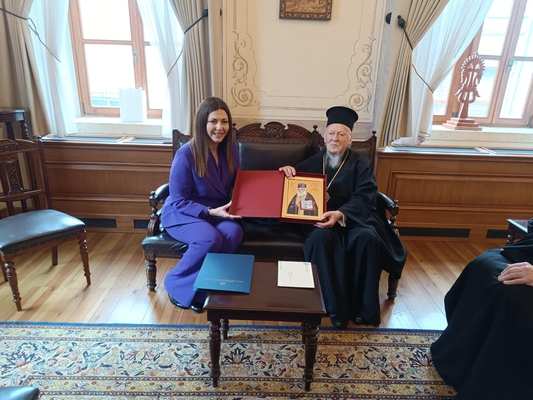 d85fcd4b 5f96 417f 98da ee1c64c49aa6